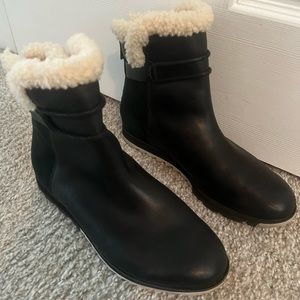 Sorel Booties/size 9 womens
